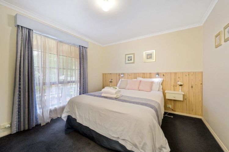 Oak Cottage – Unit 5 Tudor Village