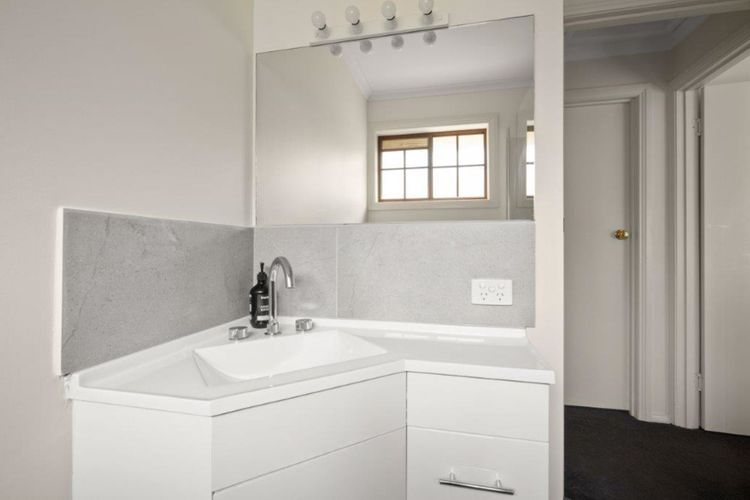 Oak Cottage – Unit 5 Tudor Village