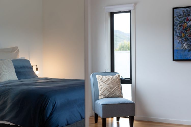 Balcony to Bogong – modern house ten minute stroll to town