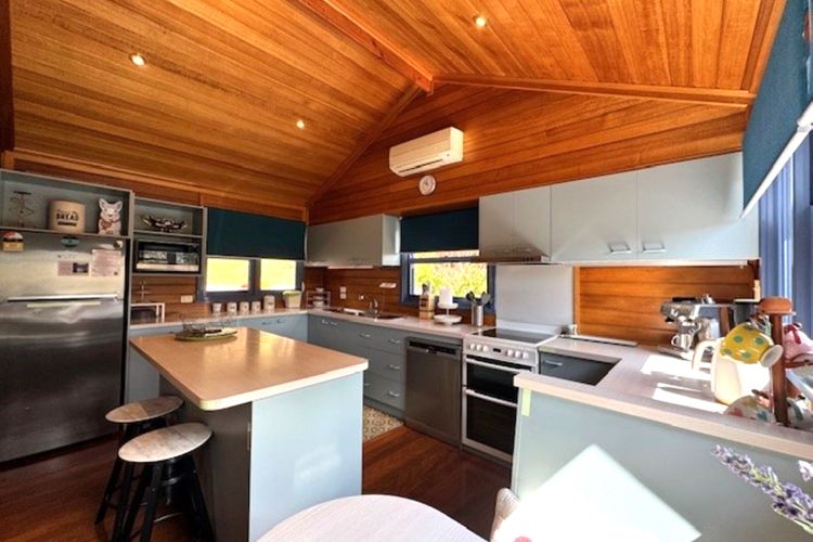 Artee House – A Bright Escape