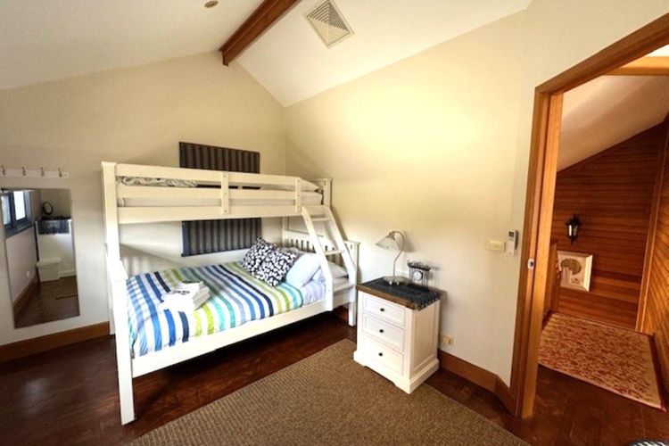 Artee House – A Bright Escape
