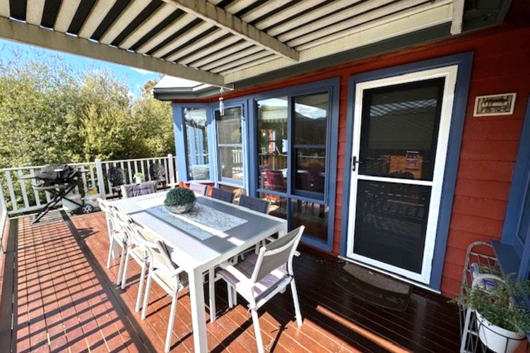Artee House – A Bright Escape