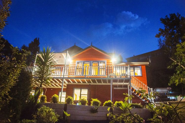 Artee House – A Bright Escape