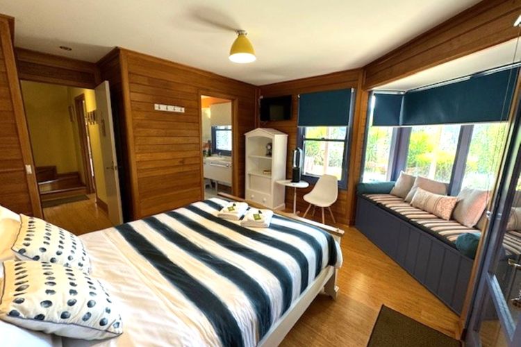 Artee House – A Bright Escape