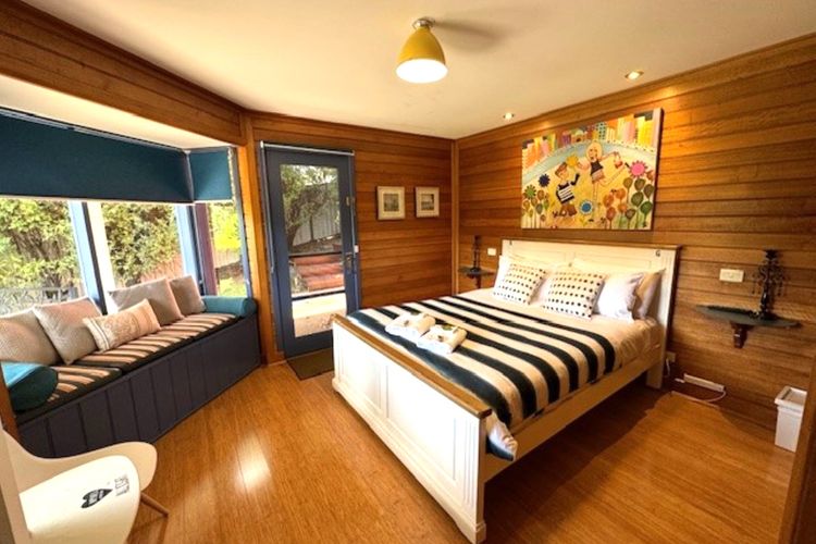 Artee House – A Bright Escape