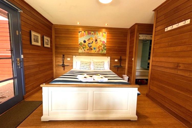 Artee House – A Bright Escape