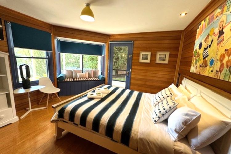 Artee House – A Bright Escape