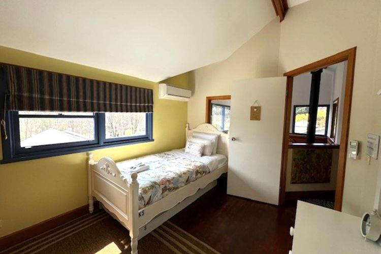 Artee House – A Bright Escape