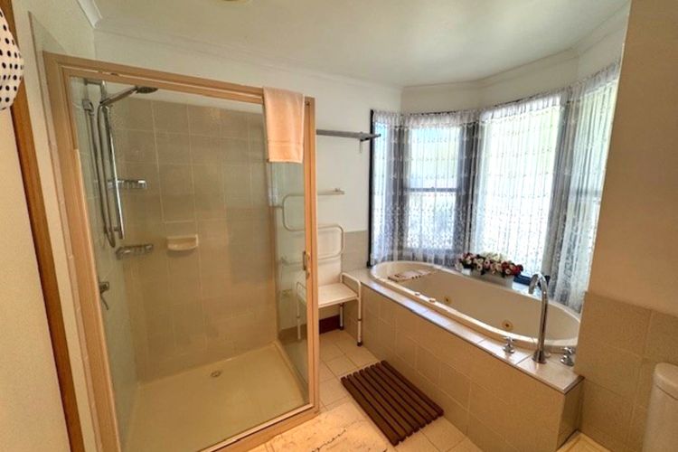 Artee House – A Bright Escape