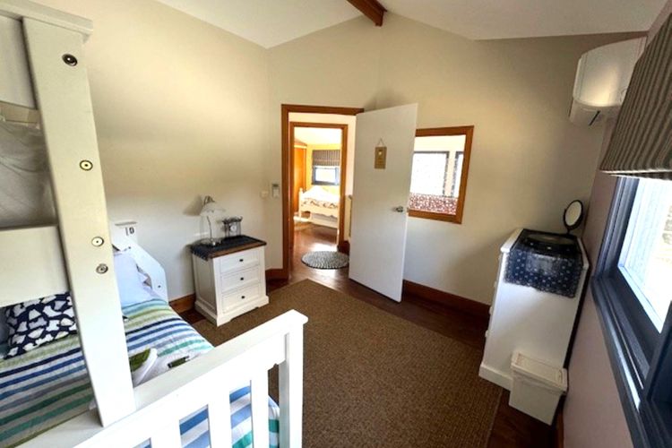 Artee House – A Bright Escape