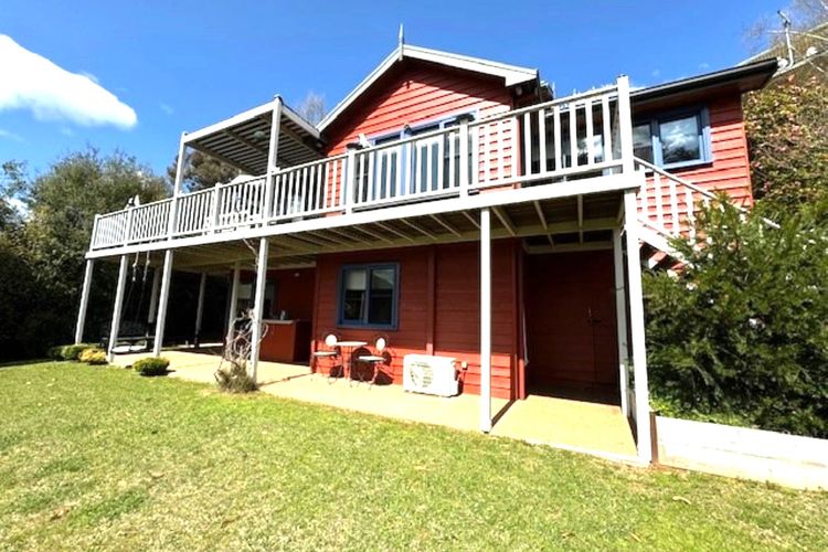Artee House – A Bright Escape