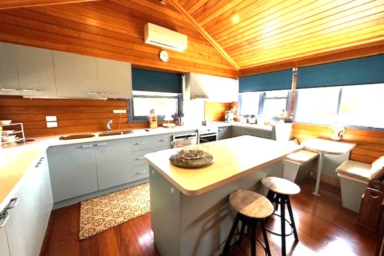 Artee House – A Bright Escape