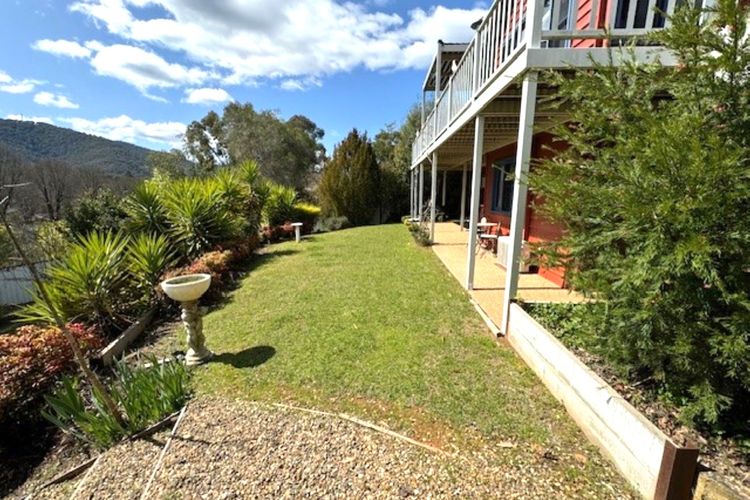 Artee House – A Bright Escape