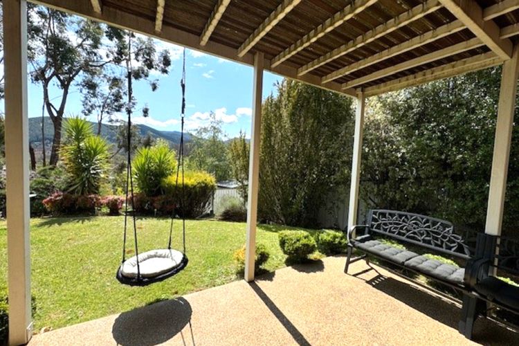 Artee House – A Bright Escape