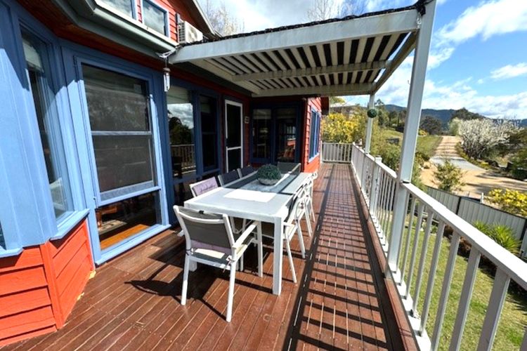 Artee House – A Bright Escape