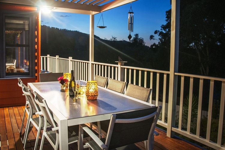 Artee House – A Bright Escape