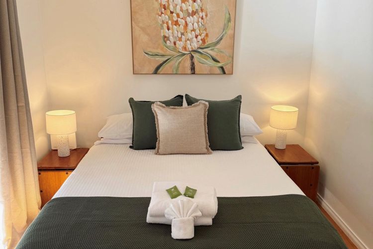 Corinda Cottage – 4 bedroom pet friendly five minute walk to town and Ovens River.