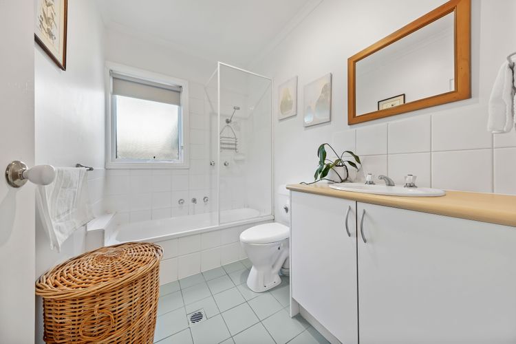 Corinda Cottage – 4 bedroom pet friendly five minute walk to town and Ovens River.