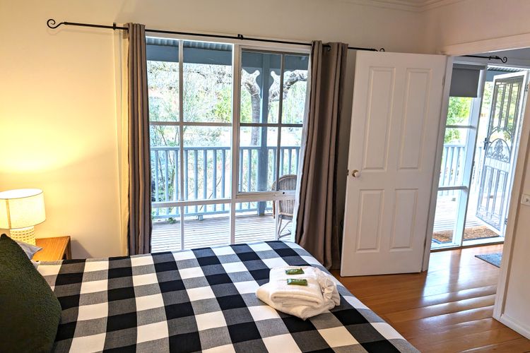 Corinda Cottage – 4 bedroom pet friendly five minute walk to town and Ovens River.
