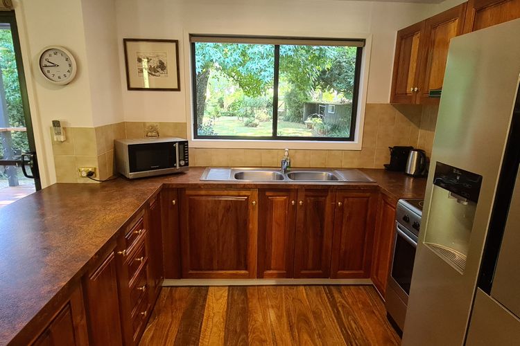 Rail Trail Cottage – BRIGHT