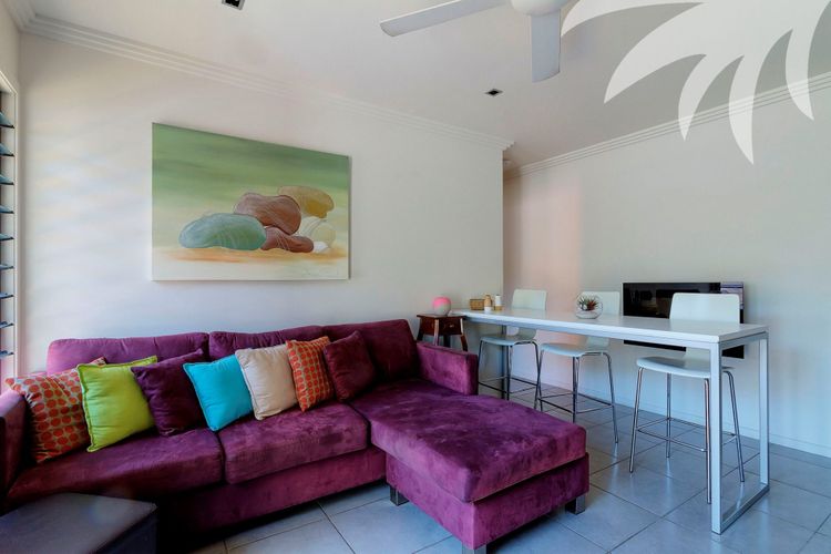 Lounge & Dining Area