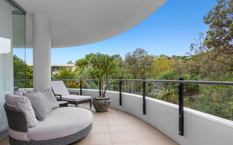 Cotton Beach 94 Mid-Floor Penthouse with Bush View