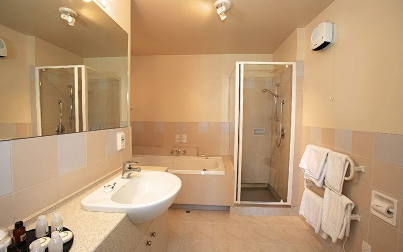 1 Bedroom (2 Bedroom Lockups)