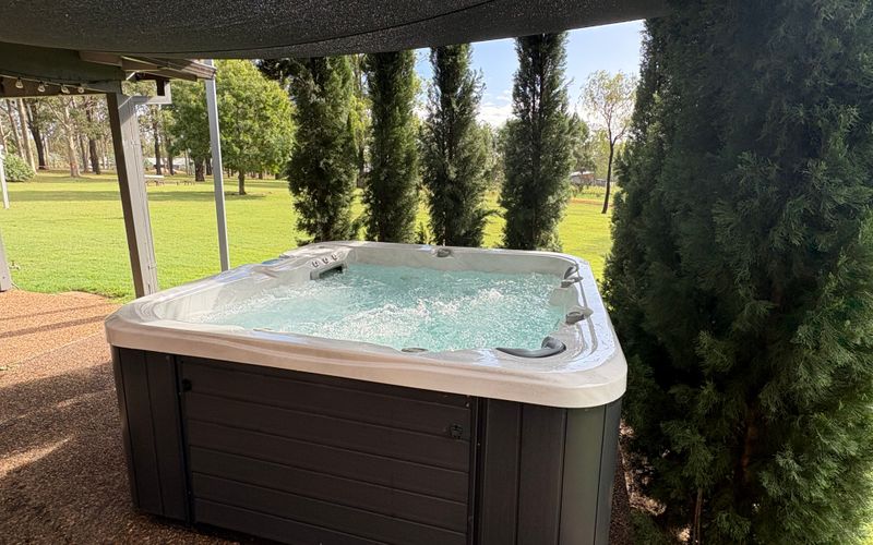 Blaxlands Homestead with Hot Tub walk to Concerts, Weddings and Wineries
