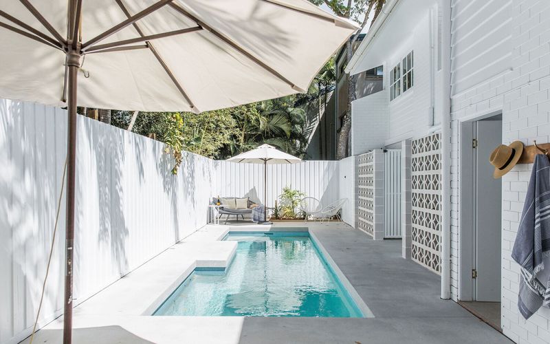 Marola – Location – Style – Decks – Heated pool
