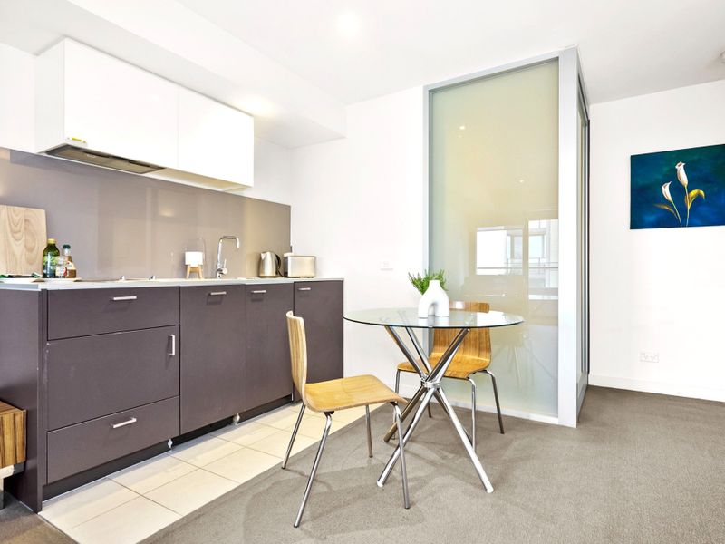 Cozy 1-Bed Apartment on St Kilda Road