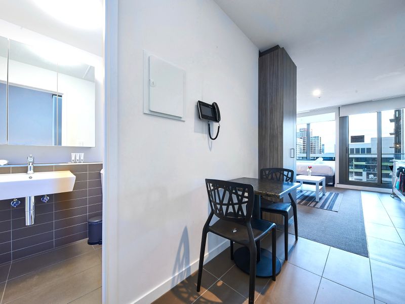 Sky-High Serenity with Stunning Views on Level 32