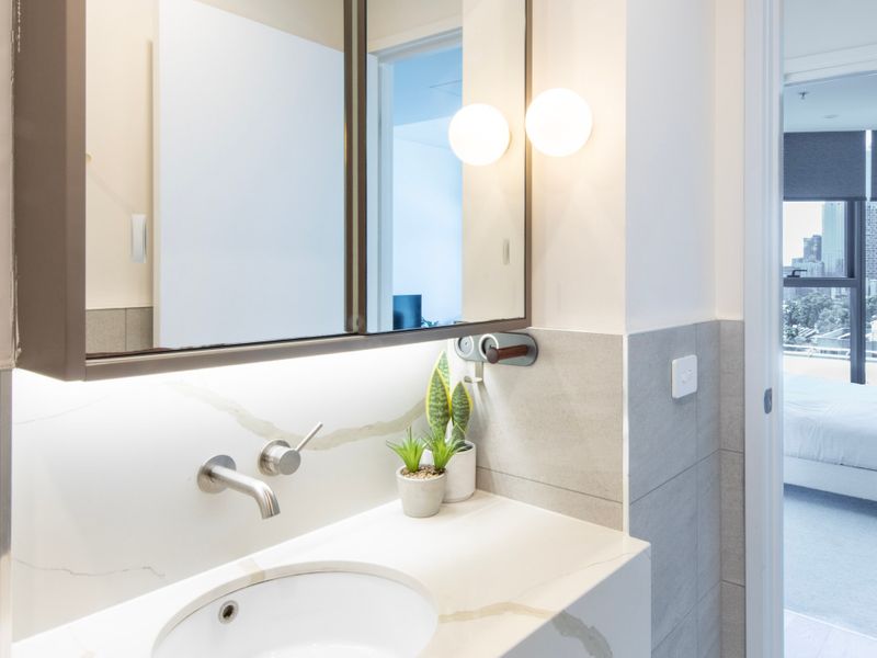 Clean bathroom 