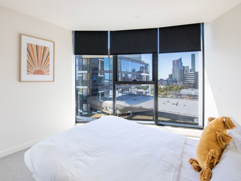 Cozy queen bed with a beautiful view
