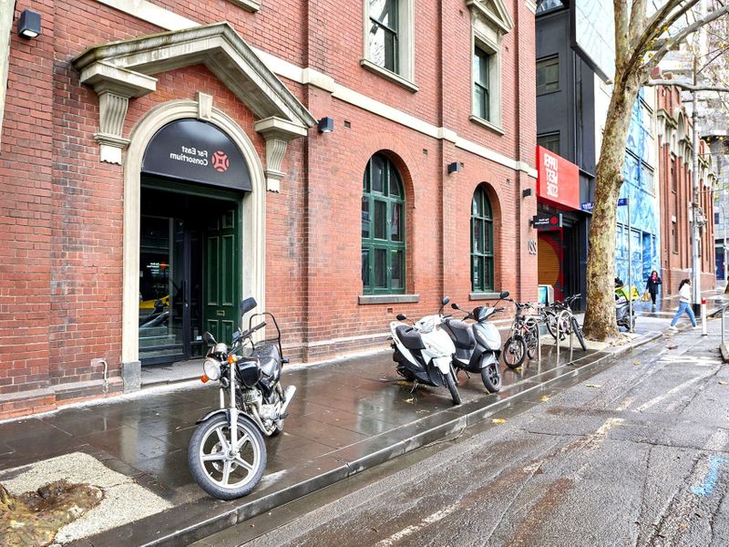 Spencer St Serenity: Stylish Urban Escape in the CBD