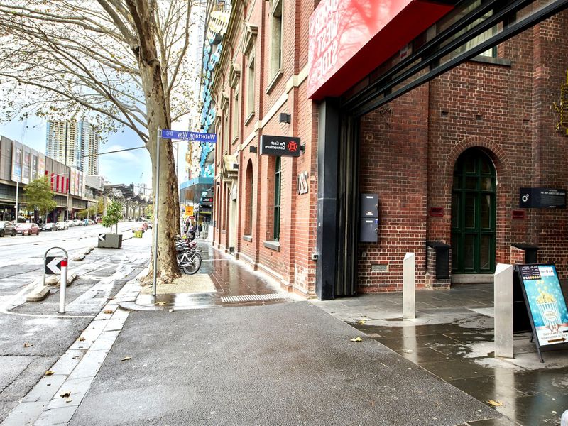 Spencer St Serenity: Stylish Urban Escape in the CBD