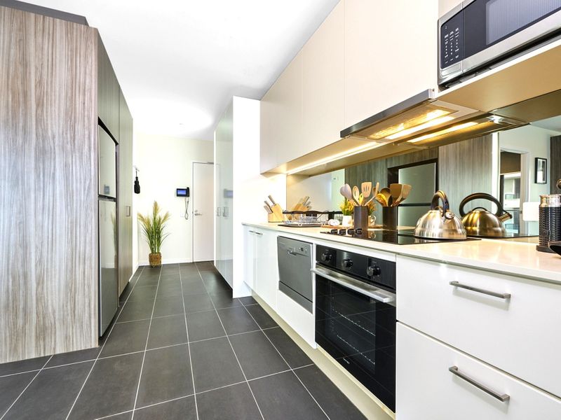 Spencer St Serenity: Stylish Urban Escape in the CBD