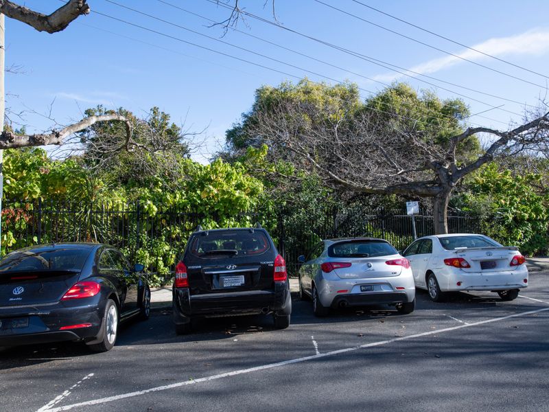 Charming 3-Bedroom Retreat by St Kilda Gardens