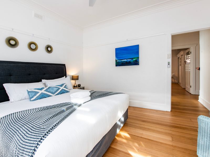 Charming 3-Bedroom Retreat by St Kilda Gardens
