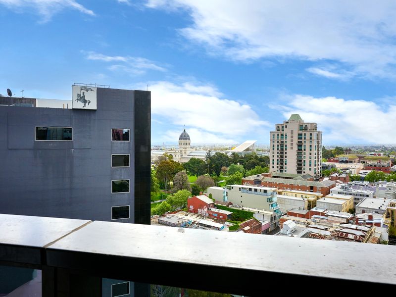 Mackenzie Marvel: Stylish 2BR w/ Skyline Views