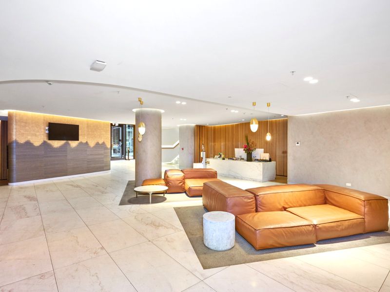 Mackenzie Marvel: Stylish 2BR w/ Skyline Views