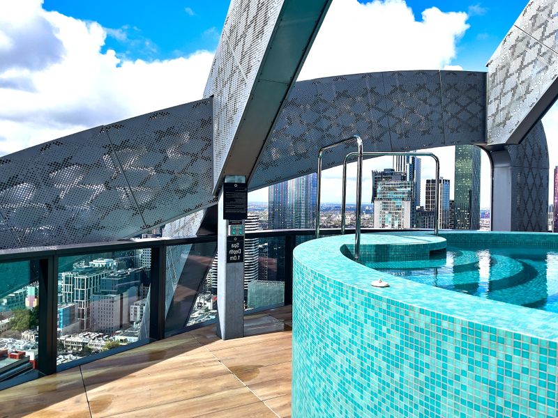 Mackenzie Marvel: Stylish 2BR w/ Skyline Views