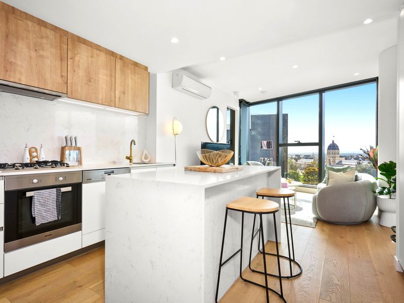Mackenzie Marvel: Stylish 2BR w/ Skyline Views