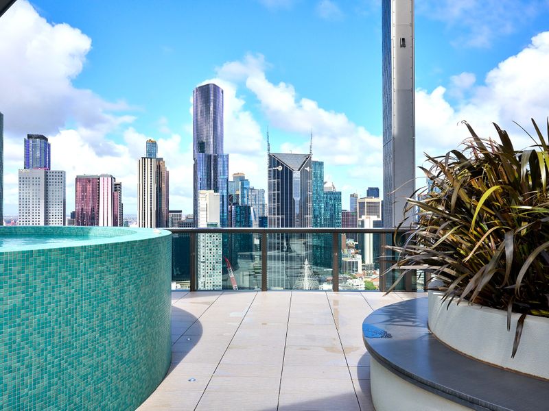 Mackenzie Marvel: Stylish 2BR w/ Skyline Views