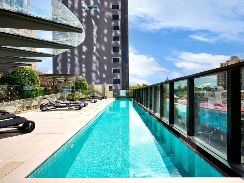Mackenzie Marvel: Stylish 2BR w/ Skyline Views