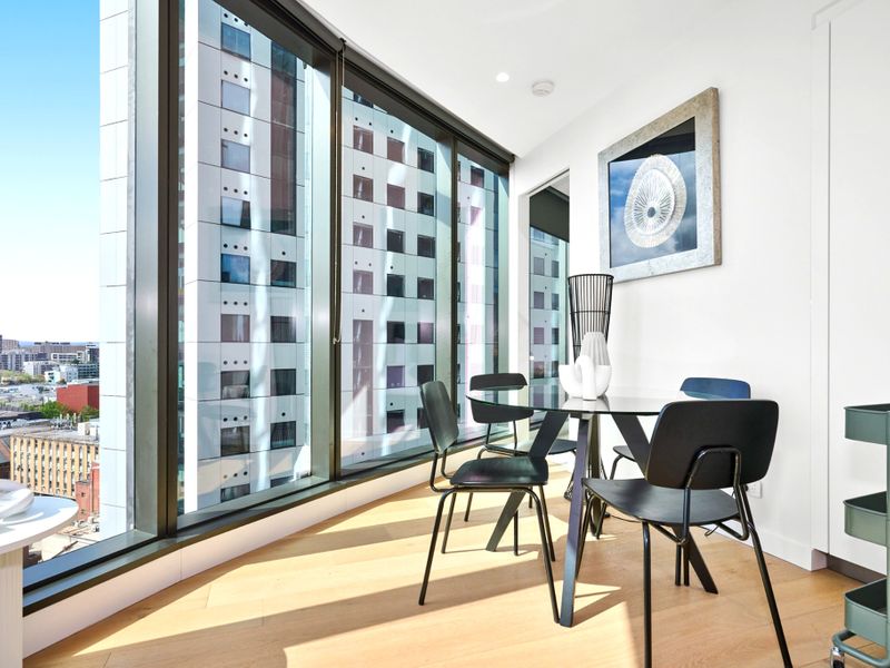 Mackenzie Marvel: Stylish 2BR w/ Skyline Views