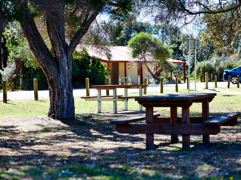 Charming Rosebud Retreat with Alfresco Garden
