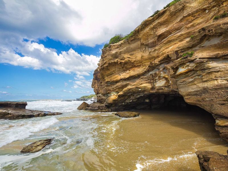 Sunlit Family Retreat – 500m to Beach