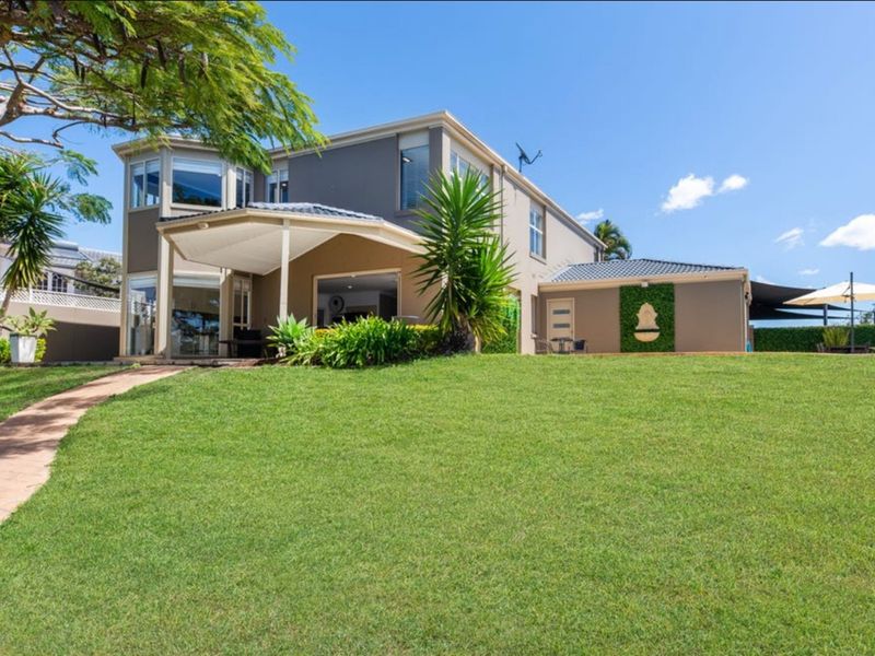 Riverfront Retreat – Family Getaway
