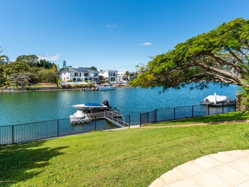 Riverfront Retreat – Family Getaway