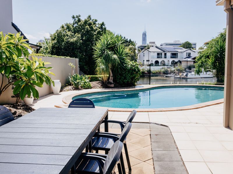 Riverfront Retreat – Family Getaway